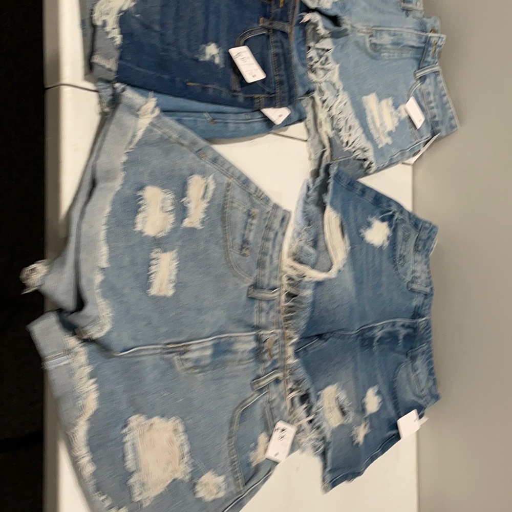 I’m a small business owner and I’m trying to sell my products on poshmark
